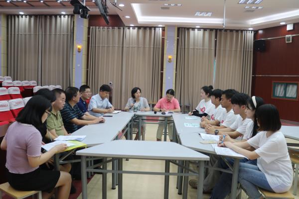 pp电子网站青春性健康教育实践服务队开展艾滋病预防宣讲活动(图1)