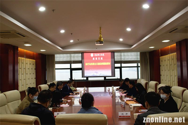 清华大学艾四林教授应邀来pp电子网站作学术报告(图2)