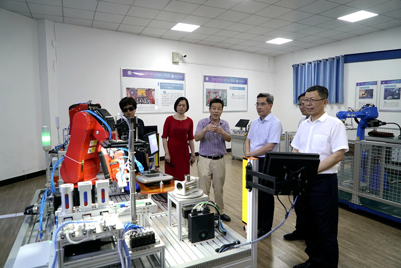 清华大学艾四林和北京大学康沛竹教授 莅临pp电子网站指导(图1)