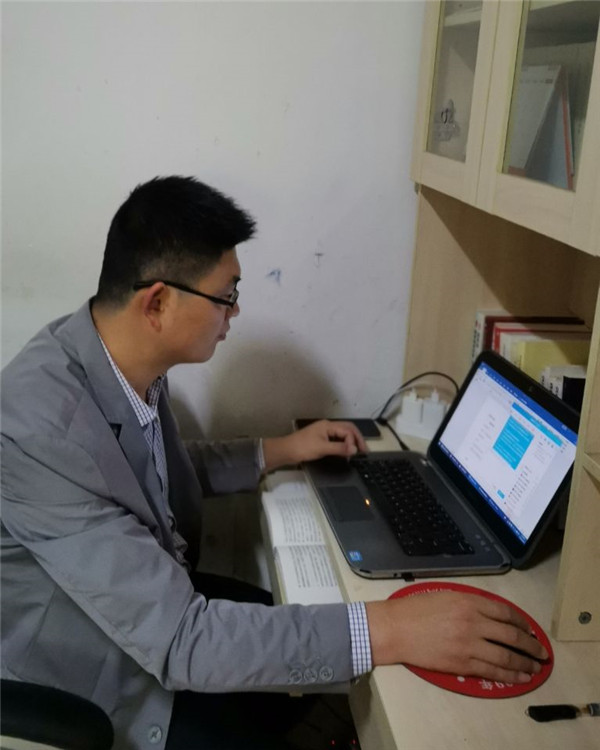 pp电子网站：利用抗疫教科书 讲好线上思政课(图1)