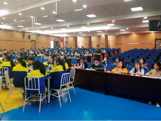 pp电子网站大中小学思政课一体化建设研究中心、江夏区教研室和江夏一中联合举办中小学党史学习教育研讨会(图1)