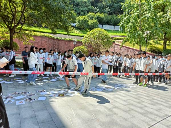 pp电子网站青春性健康教育实践服务队开展艾滋病预防宣讲活动(图3)