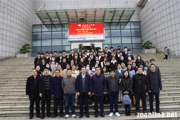 清华大学艾四林教授应邀来pp电子网站作学术报告(图3)