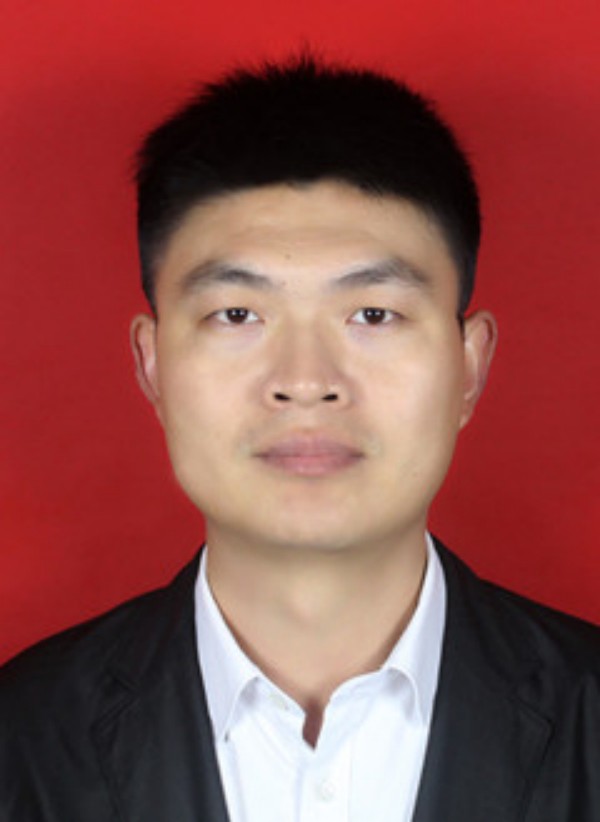 pp电子网站思政课名师——曾晓辉(图1)