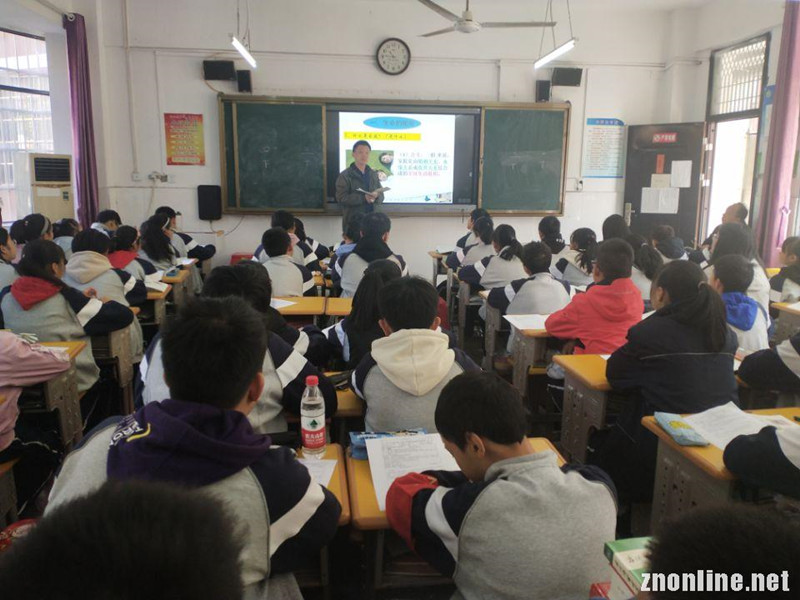pp电子网站大中小学思政课一体化建设研究中心教师赴江夏区两所中学听课座谈(图3)